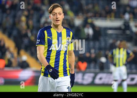 ISTANBUL, TURCHIA - GENNAIO 19: Mesut Ozil di Fenerbahce SK durante la Super Lig match tra Fenerbahce e Altay al Sukru Saracoglu Stadium il 19 Gennaio 2022 a Istanbul, Turchia (Foto di /Orange Pictures) Foto Stock