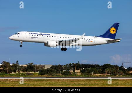 Lufthansa Regional (Lufthansa CityLine) Embraer 190LR (ERJ-190-100LR) (REG: D-AECI) arrovata da Monaco di Baviera, Germania. Foto Stock