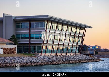 Oklahoma, DEC 12 2021 - Sunet vista dell'edificio Oklahoma City Abstract and Title Co Foto Stock