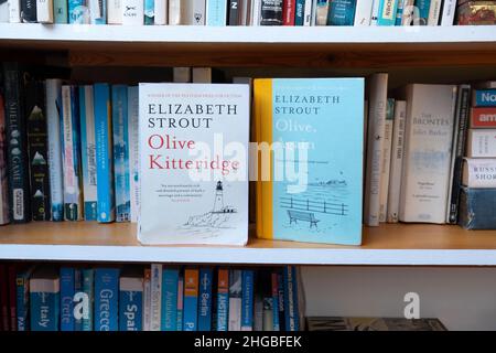 Elizabeth Strout romanziere americano libri su scaffale, Olive Kitteridge e Olive, ancora una volta nel Regno Unito KATHY DEWITT Foto Stock