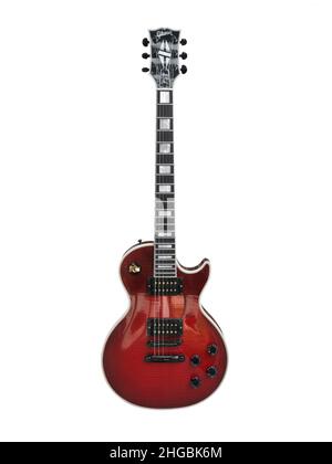 Foto editoriale illustrativa di una chitarra rossa Gibson Les Paul Custom con sfondo bianco il 26 agosto 2009 a Los Angeles, California, USA. Foto Stock