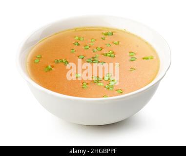 ciotola di brodo di pollo con cipolle verdi tritate isolate su sfondo bianco Foto Stock