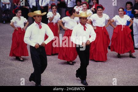 Austin, Texas USA 1990: Celebrazione della cultura ispanica al festival Cinco de Mayo di Austin. ©Bob Daemmrich Foto Stock