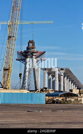 Costruzione del nuovo Ponte del Porto, attraversando il canale della nave di Corpus Christi che serve il porto di Corpus Christi. TX Foto Stock