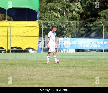 Votorantim, San Paolo, Brasile. 19th Jan 2022. Edizione 26th del Votorantim Under-15 Soccer Cup: Corinthians e America-MG. 19 gennaio 2022, Votorantim, Sao Paulo, Brasile: Partita di calcio tra Corinzi e America-MG, valida per l'edizione 26th della Votorantim Soccer Cup Under-15, tenutasi al Domenio Paolo Metidieri Municipal Stadium, nella città di Votorantim, a Sao Paulo, mercoledì (19). Corinzi vinse il 3-0. Credit: Andre Cardoso/TheNews2 (Credit Image: © Andre Cardoso/TheNEWS2 via ZUMA Press Wire) Foto Stock