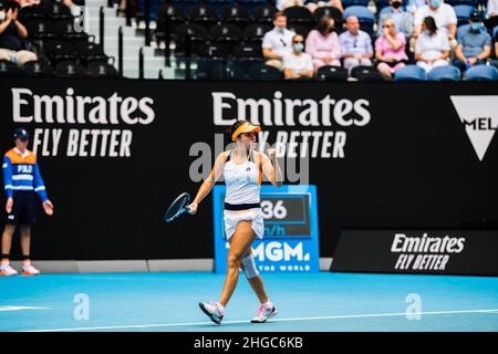 Melbourne, Australia. 17th Jan 2022. Camila Osorio della Colombia durante l'Australian Open 2022 Round 1 Match del Grand Slam contro Naomi giapponese Osaka alla Rod Laver Arena nel Parco Olimpico di Melbourne. Punteggio finale; Naomi Osaka 6:3 Camila Osorio. (Foto di Alexander Bogatirev/SOPA Image/Sipa USA) Credit: Sipa USA/Alamy Live News Foto Stock