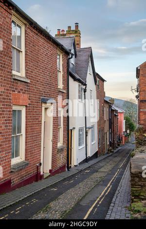 Case lungo Upper Linney Lane al mattino presto. Ludlow, Shropshire, Inghilterra Foto Stock