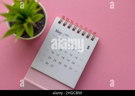 Calendario del 2022 maggio su sfondo colorato Foto Stock