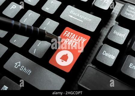Inspirazione che mostra il tasso di Fatality del segno. Parola per il numero calcolato di morti in un intervallo specifico di periodo Abstract Typing New Antivirus Program Foto Stock