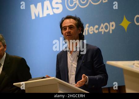 Bogota, Colombia. 19th Jan 2022. Federico Gutierrez del partito politico Creemos Colombia parla durante un dibattito economico sono stati i partiti politici di destra i candidati dibattito come parte del loro accampamento per la presidenza della Colombia per le elezioni del 2022, a Bogota, Colombia il 19 gennaio 2021. Credit: Long Visual Press/Alamy Live News Foto Stock