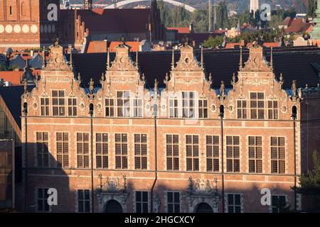 Il mannerista olandese Wielka Zbrojownia (la Grande Armeria) costruita nel XVII da Anthonis van Obbergen nella città principale nel centro storico di Danzica, Polonia © Wojci Foto Stock