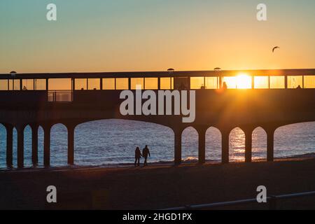 Molo di Boscombe durante il tramonto, inverno 2022, Bournemouth, Dorset, Inghilterra, REGNO UNITO Foto Stock