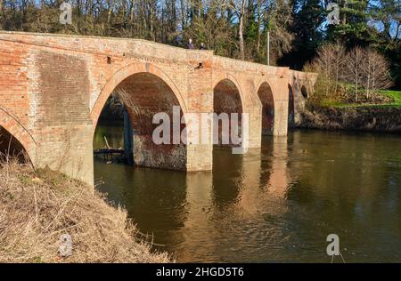 Ponte di Bredwardine che attraversa il fiume Wye a Bredwardine, Herefordshire Foto Stock