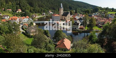 Vista di Rozmberk nad Vltavou dal castello, regione della Boemia del Sud, repubblica Ceca, Europa Foto Stock