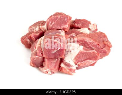 carne cruda del collo di maiale tagliata a pezzi isolati su bianco Foto Stock
