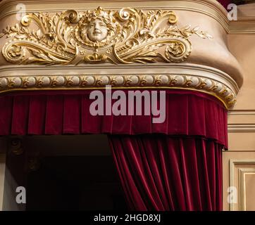 Kiev, Ucraina - 19 dicembre 2018: Interno del Teatro Nazionale dell'Opera e del Balletto di Taras Shevchenko dell'Ucraina Foto Stock