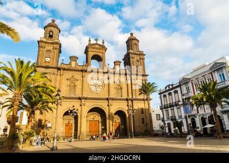 Vecchia Cattedrale di Santa Ana nella piazza principale della storica Vegueta, Las Palmas de Gran Canaria, Isole Canarie, Spagna Foto Stock