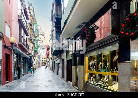 Las Palmas de Gran Canaria, Spagna - 3 dicembre 2021: Passeggiata commerciale principale a Triana, Vegueta, Las Palmas de Gran Canaria, Isole Canarie, Spagna Foto Stock