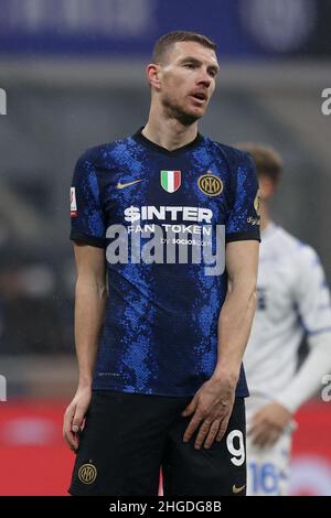 Milano, Italia. 19th Jan 2022. Edin Dzeko (FC Internazionale) reagisce durante l'Inter - FC Internazionale vs Empoli FC, partita di calcio italiana Coppa Italia a Milano, Italia, Gennaio 19 2022 Credit: Independent Photo Agency/Alamy Live News Foto Stock