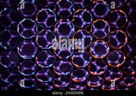 3D rendering della struttura del nanotubo, background scientifico viola, concetto tecnologico, primo piano della forma geometrica esagonale, struttura atomica del grafene Foto Stock