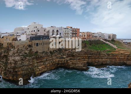 Polignano a mare, Puglia, Italia, città natale del cantante italiano Domenico Modugno Foto Stock