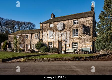 The Lister Arms Hotel, Malham a Malhamdale (non lontano da Malham Cove), una casa pubblica e un hotel Yorkshire Dales Foto Stock