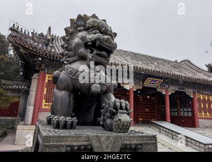 (220120) -- PECHINO, 20 gennaio 2022 (Xinhua) -- Foto scattata il 20 gennaio 2022 mostra lo scenario della neve del Palazzo d'Estate a Pechino, capitale della Cina, (Xinhua/Ren Zhenglai) Foto Stock