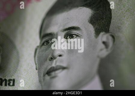 Rheinbach, Germania 12 aprile 2021, Macro shot del volto di 'maha Vajiralongkorn' su una nota di 20 Baht Foto Stock
