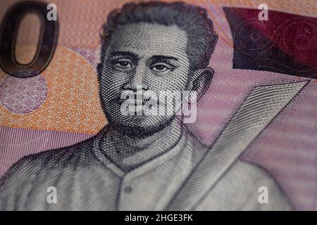 Rheinbach, Germania 12 aprile 2021, Macro shot del volto di 'Kapitan Pattimura' su una nota di rupia indonesiana del 1000 Foto Stock