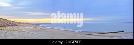 Mare del Nord nei Paesi Bassi a Zoutelande vista di mattina presto Foto Stock