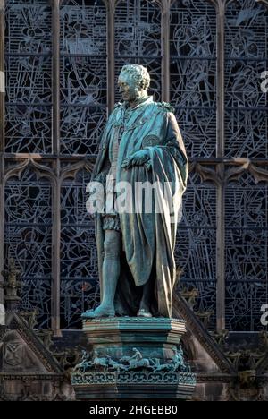 Statua del Duca di Buccleuch fuori dalla cattedrale di St Giles, Edimburgo, Scozia Foto Stock