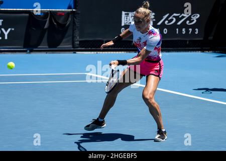 Melbourne, Australia. 20th Jan 2022. MELBOURNE, AUSTRALIA - GENNAIO 20: Arantxa Rus of the Netherlands in Her Women's Doubles First Round Match con Nuria Parrizas Diaz di Spagna contro Kimberly Birrell of Australia e Charlotte Kempenaers-Pocz of Australia durante l'Australian Open 2022 a Melbourne Park il 20 gennaio 2022 a Melbourne, Australia (Foto di Andy Astfalck/Orange Pictures) credito: Orange Pics BV/Alamy Live News Foto Stock