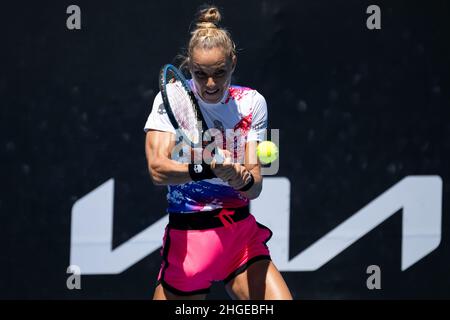 Melbourne, Australia. 20th Jan 2022. MELBOURNE, AUSTRALIA - GENNAIO 20: Arantxa Rus of the Netherlands in Her Women's Doubles First Round Match con Nuria Parrizas Diaz di Spagna contro Kimberly Birrell of Australia e Charlotte Kempenaers-Pocz of Australia durante l'Australian Open 2022 a Melbourne Park il 20 gennaio 2022 a Melbourne, Australia (Foto di Andy Astfalck/Orange Pictures) credito: Orange Pics BV/Alamy Live News Foto Stock