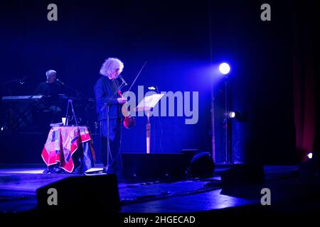 Il cantante e violonista italiano Angelo Branduardi in concerto “il cammino dell’anima tour” al Teatro Colosseo il 19 gennaio 2021 a Torino. Foto Stock