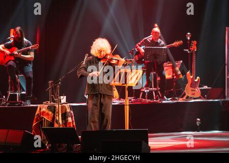 Il cantante e violonista italiano Angelo Branduardi in concerto “il cammino dell’anima tour” al Teatro Colosseo il 19 gennaio 2021 a Torino. Foto Stock