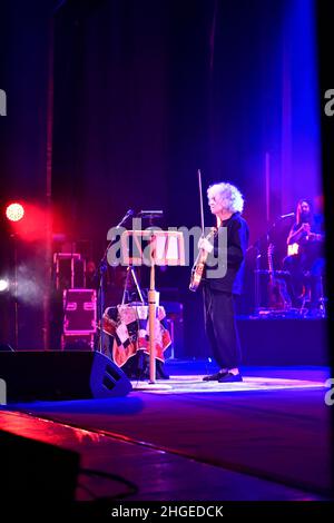 Il cantante e violonista italiano Angelo Branduardi in concerto “il cammino dell’anima tour” al Teatro Colosseo il 19 gennaio 2021 a Torino. Foto Stock