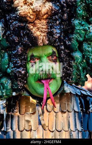 18 Febbraio 2012, Venezia, Italia: Maschera di Carnevale veneziano. Persone in costume da festa con maschera al carnevale di Venezia in Italia. Costumi e maschere di Carnevale Foto Stock