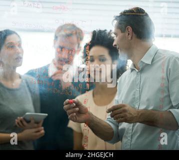 Un'esperienza nuova. Gli uomini d'affari della vita reale hanno girato sulla posizione. Dal momento che queste località sono la cosa reale, e non girato in uno 'studio d'ufficio Foto Stock