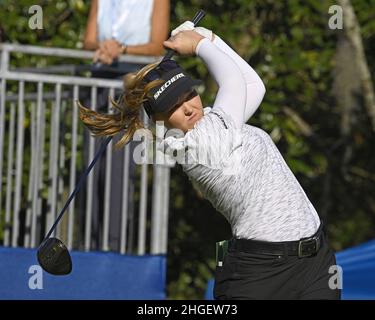 Orlando, Stati Uniti. 20th Jan 2022. Brooke Henderson of Canada tee off sul primo round della LPGA 2022 Hilton Grand Vacations Tournament of Champions al Lake Nona Golf and Country Club di Orlando, Florida Giovedì, Gennaio 20, 2022 Credit: UPI/Alamy Live News Foto Stock