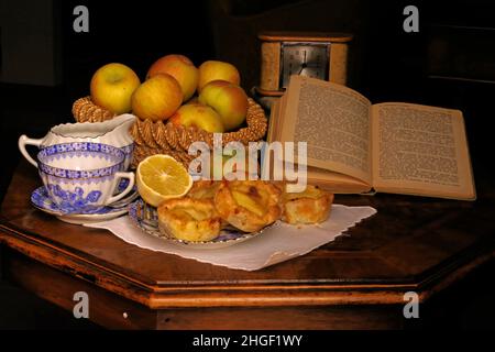 Cesti di pasta sfoglia con mele Foto Stock