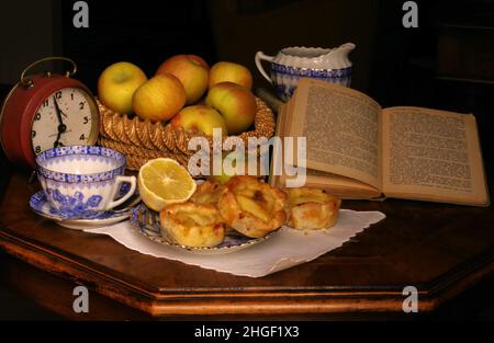 Cesti di pasta sfoglia con mele Foto Stock