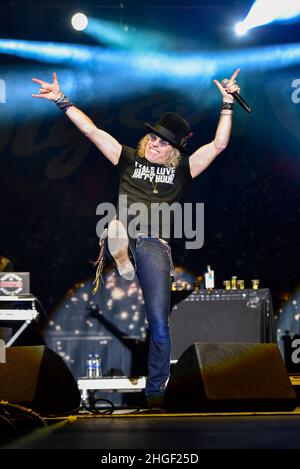 Stato Doheny Beach, Dana Point, California, Novembre 11, 2018 Grande Kenny della grande e ricca di eseguire sul palco il giorno 2 di Il Driftwood Country Music F Foto Stock