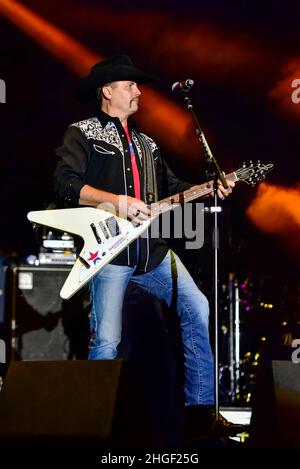 Stato Doheny Beach, Dana Point, California, Novembre 11, 2018 Giovanni ricca di grandi e ricchi di eseguire sul palco il giorno 2 di Il Driftwood Country Music F Foto Stock