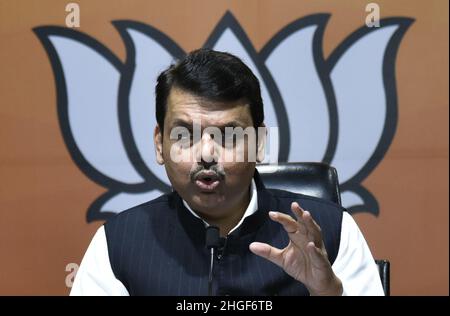 New Delhi, India. 20th Jan 2022. NEW DELHI, INDIA - GENNAIO 20: L'ex ministro capo di Maharashtra e BJP elezione in-carica di Goa Devendra Fadnavis, il segretario generale del BJP Arun Singh annunciando e rilasciando la prima lista di candidati BJP per l'elezione dell'assemblea di Goa al quartier generale del BJP il 20 gennaio 2022 a Nuova Delhi, India. (Foto di Sonu Mehta/Hindustan Times/Sipa USA) Credit: Sipa USA/Alamy Live News Foto Stock