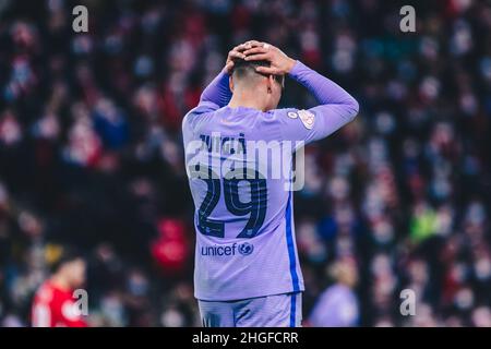 Bilbao, Paesi Baschi, Spagna. 20th Jan 2022. FERRAN JUTGLA (29) del FC Barcelona Laments durante la partita della Copa del Rey 1/8 tra Athletic Club e il FC Barcelona allo stadio San Mames, a Bilbao, Spagna. (Credit Image: © Edu del Fresno/ZUMA Press Wire) Foto Stock