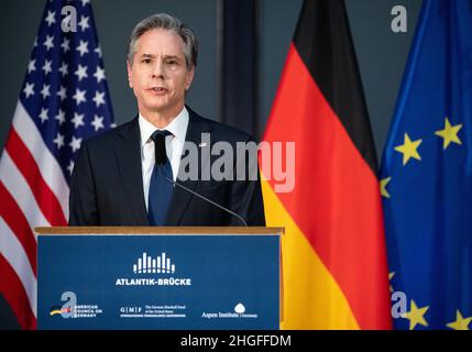 Berlino, Germania. 20th Jan 2022. Il Segretario di Stato degli Stati Uniti Antony Blinken parla a un evento a Berlino. Credit: Bernd von Jutrczenka/dpa Pool/dpa/Alamy Live News Foto Stock