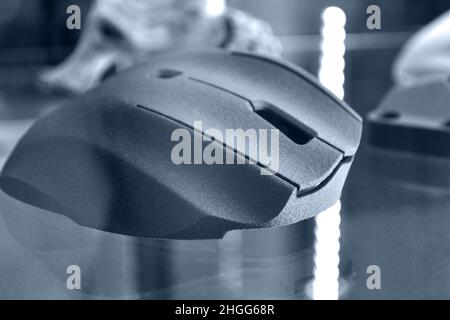 Mouse per computer stampato su stampante 3D da primo piano. Foto Stock