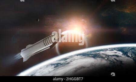 Starship pesante in orbita terrestre con pianeti alieni. Elementi di questa immagine forniti dalla NASA. Foto Stock