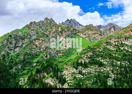 Il magnifico scenario naturale dei Monti Tianshan, Xinjiang, Cina. Foto Stock