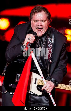 **FOTO DEL FILE** il Meatloaf è passato a 74. LAS VEGAS, NV - Ottobre 3: RockTellz & cocktails presenta Meat Loaf al Planet Hollywood Resort & Casino di Las Vegas il 3 Ottobre 2013 a Las Vegas, Nevada. Credit: Erik Kabik Photography/MediaPunch ***COPERTURA DELLA CASA*** Credit: MediaPunch Inc/Alamy Live News Foto Stock